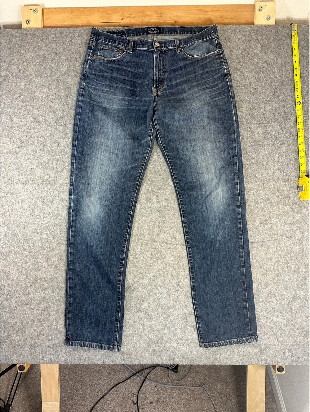 Lucky Brand blue jeans Relaxed fit Size 36x34
